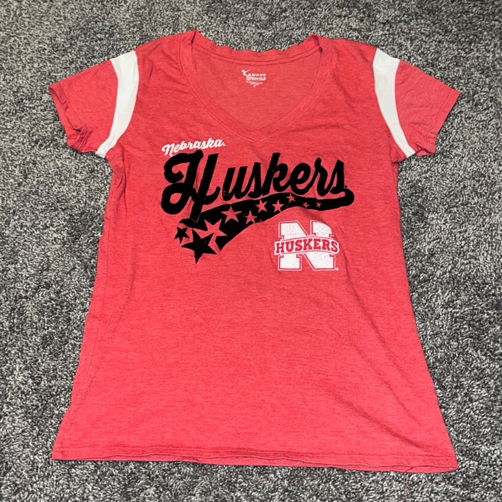 Nebraska Huskers v neck tee size medium